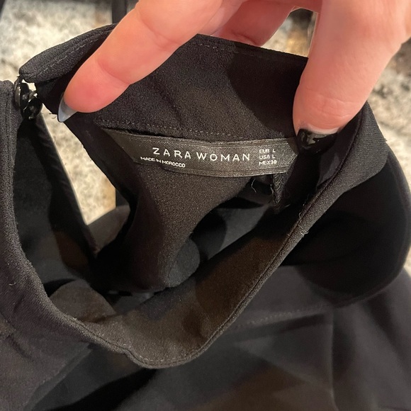 Zara Woman Elegant Black V-Neck Blouse - Picture 6 of 6